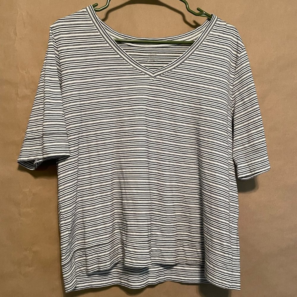 Loft Black & White Striped Short Sleeve V-Neck, Women's Size XL